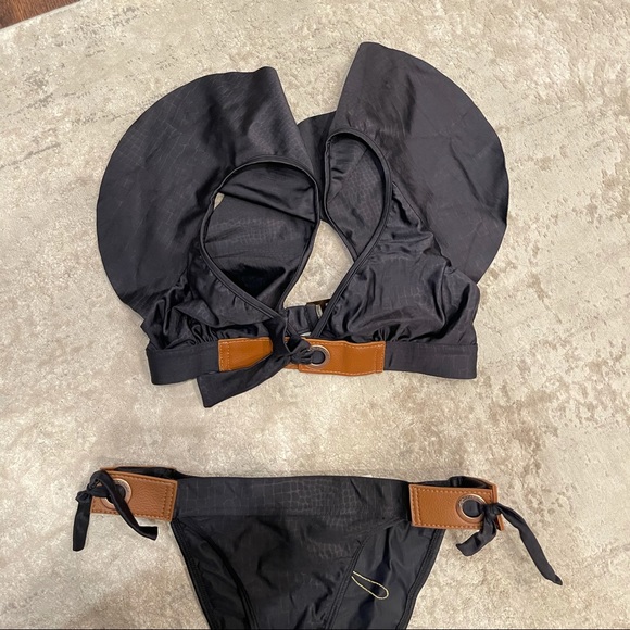 Agua de Coco Black Ruffle Triangle Bikini Set - Picture 4 of 8
